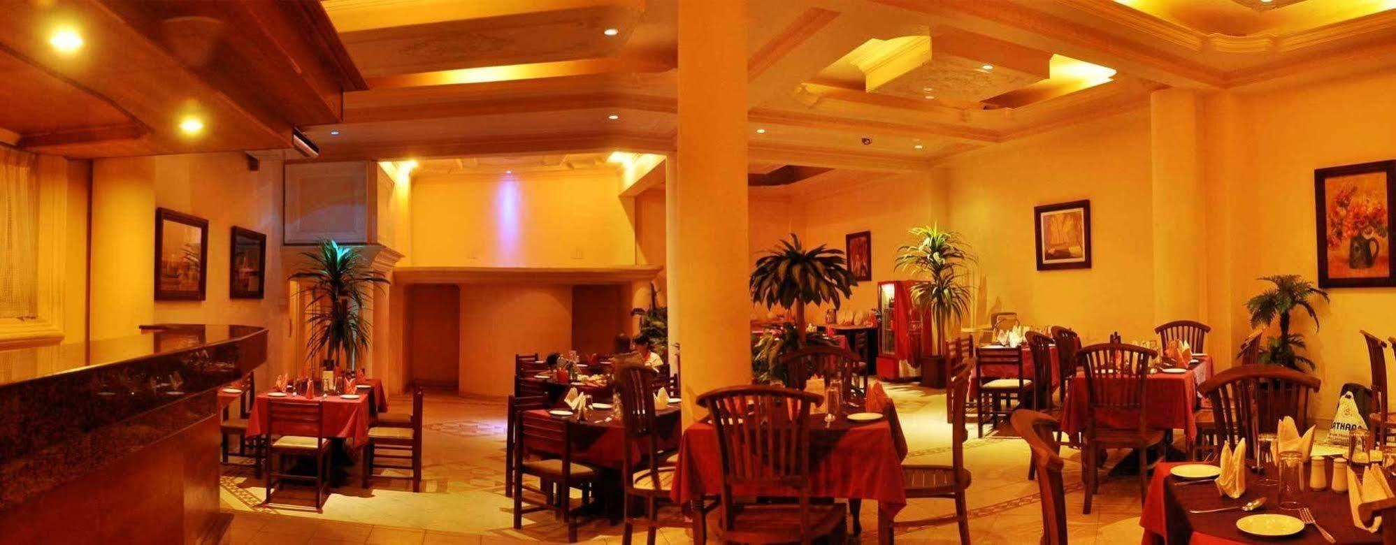 Oyo 317 Choy'S Waterfront Residence نيجومبو المظهر الخارجي الصورة