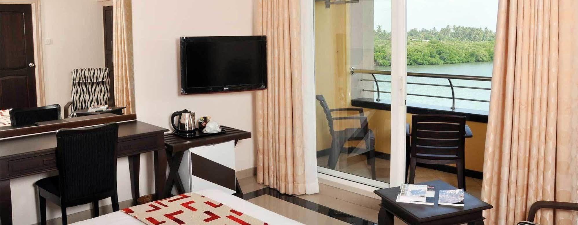 Oyo 317 Choy'S Waterfront Residence نيجومبو المظهر الخارجي الصورة