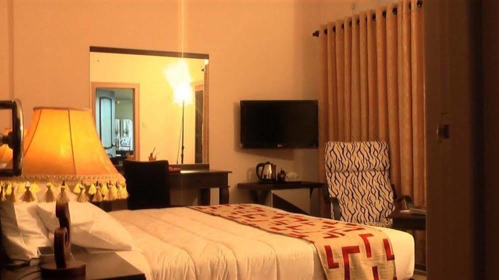 Oyo 317 Choy'S Waterfront Residence نيجومبو المظهر الخارجي الصورة