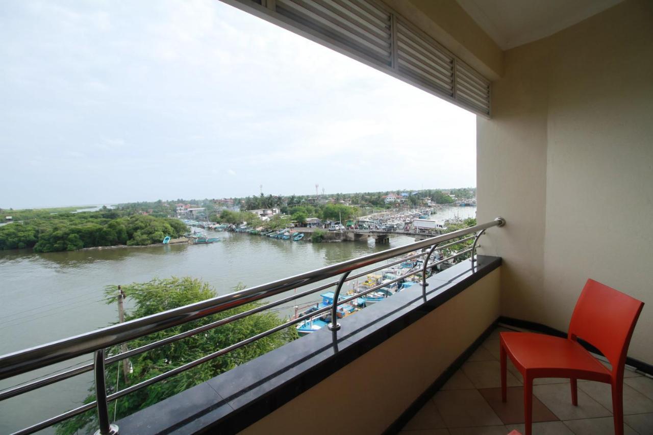 Oyo 317 Choy'S Waterfront Residence نيجومبو المظهر الخارجي الصورة