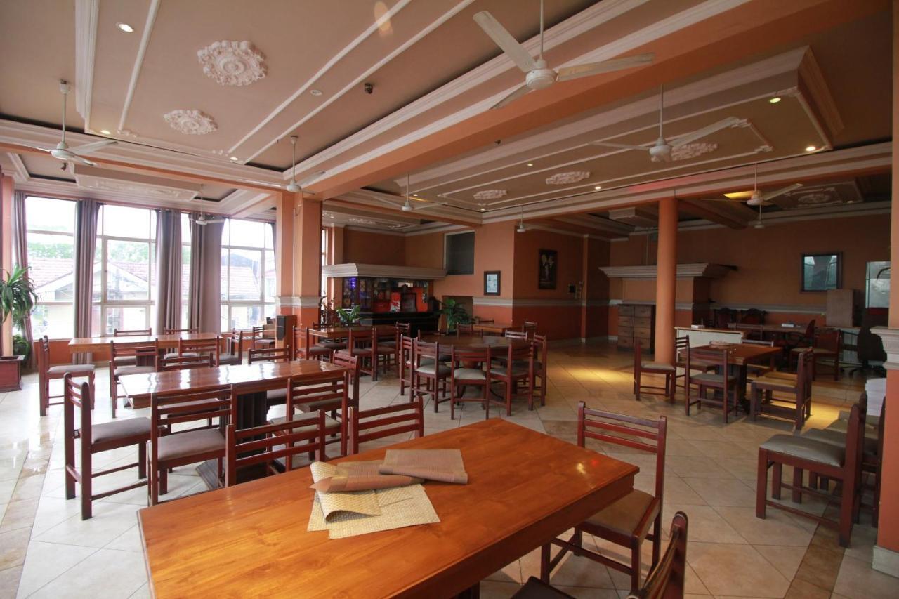 Oyo 317 Choy'S Waterfront Residence نيجومبو المظهر الخارجي الصورة