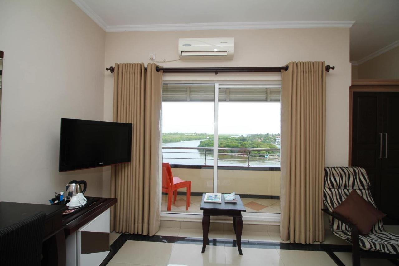 Oyo 317 Choy'S Waterfront Residence نيجومبو المظهر الخارجي الصورة